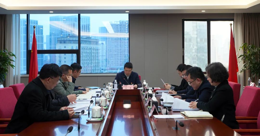 省千亿国际集团党委理论学习中心组召开2025年第一次专题学习钻研